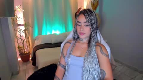 Snapshot of vayolett_bass chatting on 06/03/26, 08:28 Vayolett Bass online show from 06/03/26, 08:28