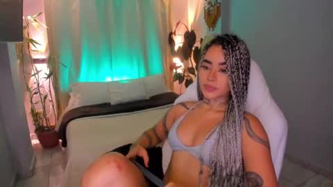 Snapshot of vayolett_bass chatting on 06/05/26, 07:14 Vayolett Bass online show from 06/05/26, 07:14