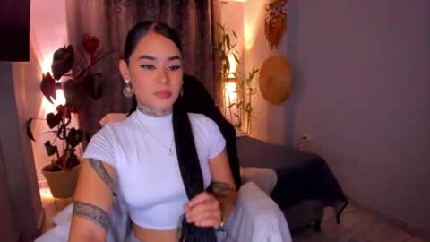 Snapshot of vayolett_bass chatting on 07/04/26, 03:35 Vayolett Bass online show from 07/04/26, 03:35