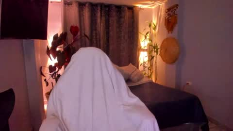 Snapshot of vayolett_bass chatting on 07/06/26, 06:54 Vayolett Bass online show from 07/06/26, 06:54