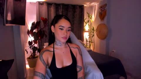 Snapshot of vayolett_bass chatting on 07/10/26, 03:44 Vayolett Bass online show from 07/10/26, 03:44