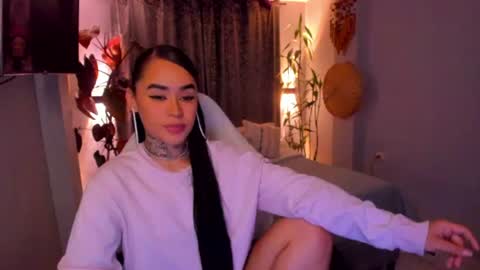 Snapshot of vayolett_bass chatting on 07/20/26, 10:39 Vayolett Bass online show from 07/20/26, 10:39