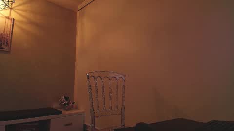 Victoria online show from 09/19/25, 10:49