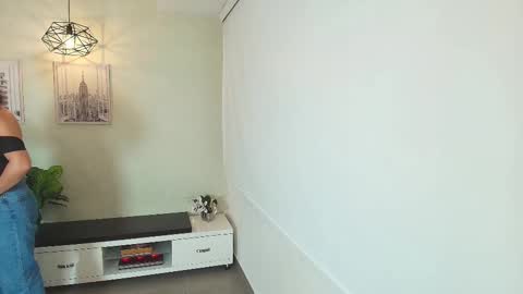 Victoria online show from 09/27/25, 11:04