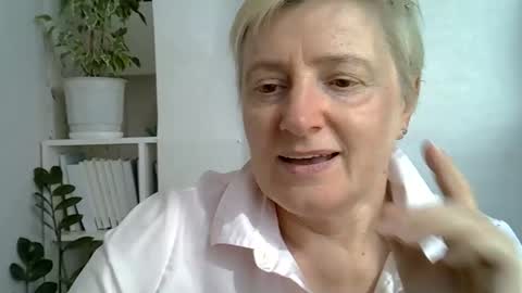 Snapshot of vea_motty chatting on 04/24/26, 12:07 vea_motty online show from 04/24/26, 12:07