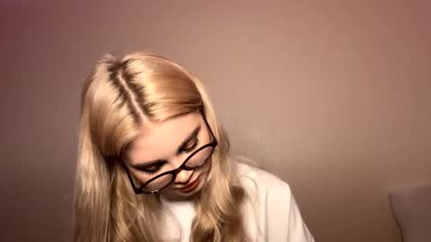 Monika online show from 11/28/25, 05:48