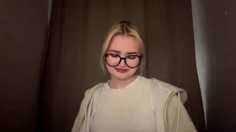 Monika online show from 12/18/25, 01:17