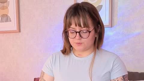 Vee Simons online show from 10/09/25, 07:45