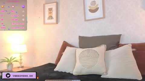 Vee Simons online show from 01/10/26, 07:26