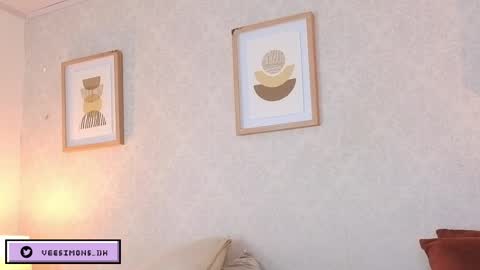 Vee Simons online show from 04/14/26, 07:53