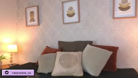 Vee Simons online show from 04/20/26, 07:37