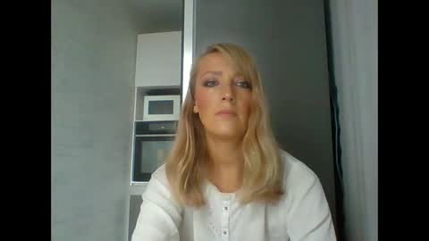 Snapshot of veessa chatting on 10/19/25, 12:39 Veessa online show from 10/19/25, 12:39