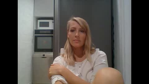 Snapshot of veessa chatting on 10/23/25, 06:06 Veessa online show from 10/23/25, 06:06