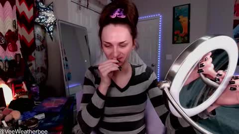 Violet Weatherbee online show from 12/21/25, 04:41