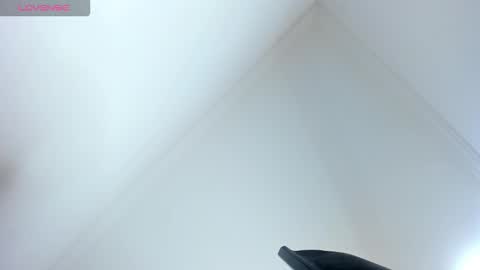 velez_isa online show from 02/12/26, 07:42