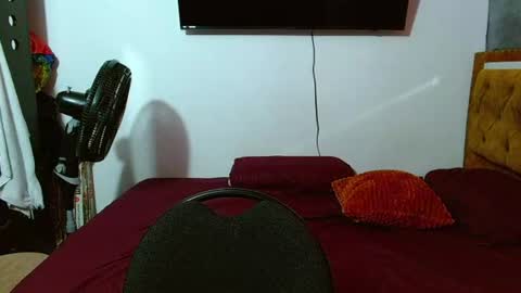 Snapshot of velk_hot1 chatting on 06/16/26, 12:52 velk_hot1 online show from 06/16/26, 12:52