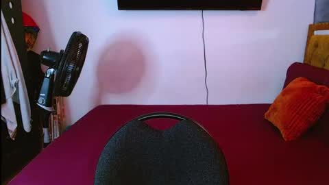 Snapshot of velk_hot1 chatting on 06/24/26, 01:43 velk_hot1 online show from 06/24/26, 01:43