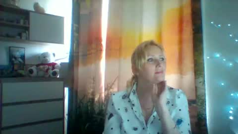 velka_raspberry online show from 05/18/26, 01:06