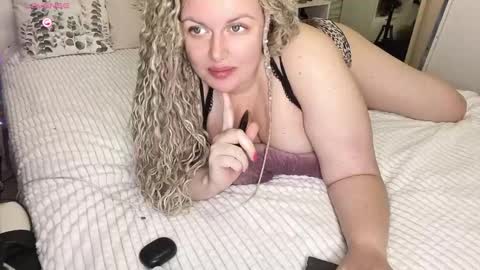 vellinka online show from 10/10/25, 01:15