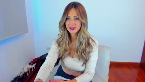 Snapshot of velourmuse chatting on 07/01/26, 11:04 Sara online show from 07/01/26, 11:04