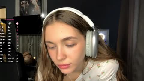 Nia online show from 04/11/26, 03:27