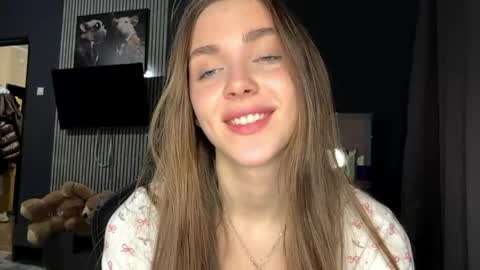 Nia online show from 04/17/26, 05:16