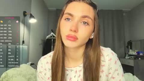 Snapshot of veluxe chatting on 06/09/26, 04:07 Nia online show from 06/09/26, 04:07