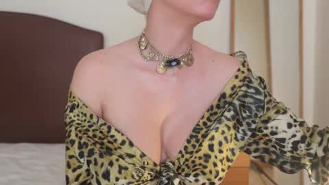 Snapshot of velvet_daydream chatting on 05/30/26, 06:38 Sienna online show from 05/30/26, 06:38