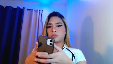 velvet_delux69 online show from 11/03/25, 12:39