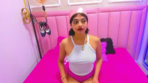 Snapshot of velvet_giirll chatting on 07/01/26, 02:07 velvet_giirll online show from 07/01/26, 02:07