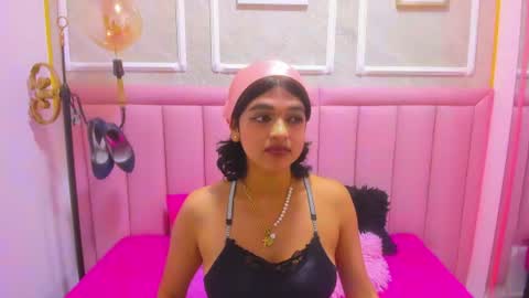 Snapshot of velvet_giirll chatting on 07/06/26, 03:03 velvet_giirll online show from 07/06/26, 03:03