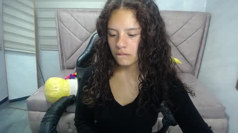 velvet_moon_v online show from 09/11/25, 01:11