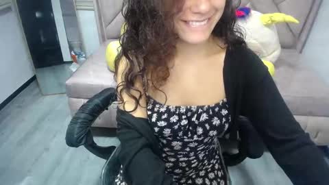 velvet_moon_v online show from 09/25/25, 01:15