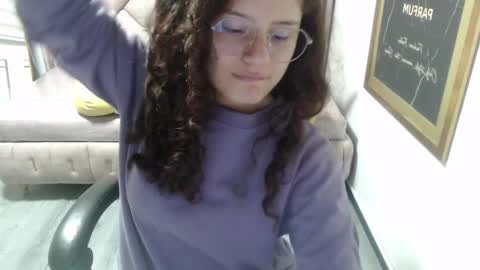 velvet_moon_v online show from 11/25/25, 01:22