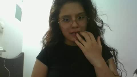 velvet_moon_v online show from 04/07/26, 10:42