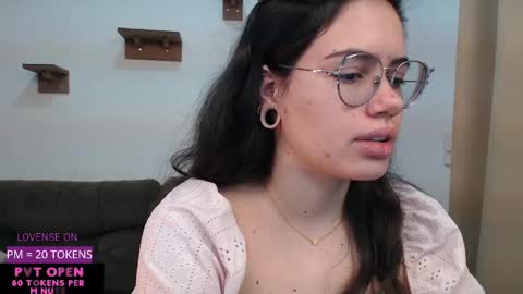 Snapshot of velvetcrystal chatting on 09/21/25, 07:32 Crystal PVT OPEN online show from 09/21/25, 07:32