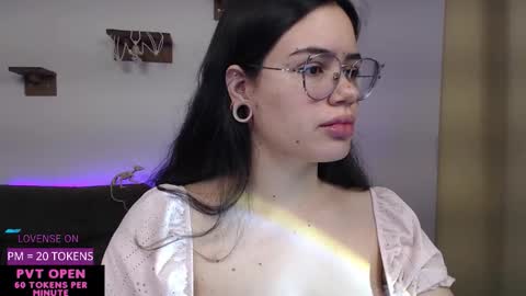 Snapshot of velvetcrystal chatting on 10/02/25, 04:41 Crystal PVT OPEN online show from 10/02/25, 04:41