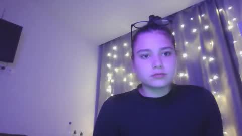 Snapshot of velveted_ivy chatting on 10/29/25, 04:42 velveted_ivy online show from 10/29/25, 04:42