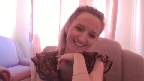 Snapshot of velvetintuition chatting on 05/05/26, 10:23 velvetintuition online show from 05/05/26, 10:23