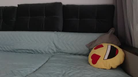 velvetmoon123 online show from 04/17/26, 05:21