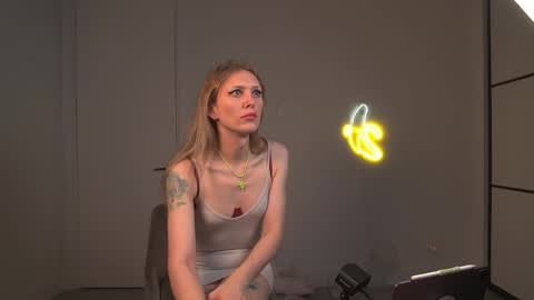 VelvetTGirl online show from 04/04/26, 06:44