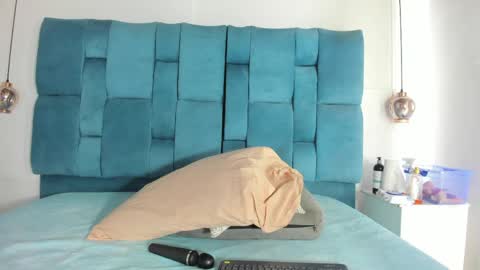 Snapshot of venezolana_caro chatting on 05/17/26, 12:01 venezolana_caro online show from 05/17/26, 12:01