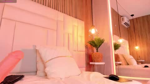 venez sofia  online show from 11/21/25, 11:36