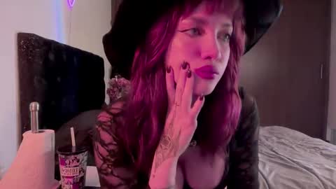 Snapshot of venicebtch666 chatting on 10/17/25, 01:03 Lanna online show from 10/17/25, 01:03