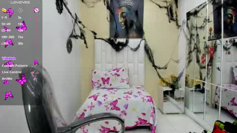 Snapshot of venus_cortez chatting on 10/21/25, 06:08 Venus Cortez online show from 10/21/25, 06:08