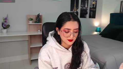 Snapshot of venus_steffen chatting on 09/09/25, 12:37 Mia online show from 09/09/25, 12:37