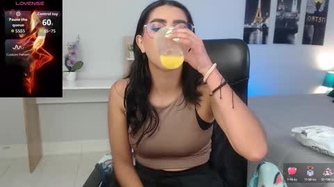 Snapshot of venus_steffen chatting on 09/10/25, 12:27 Mia online show from 09/10/25, 12:27