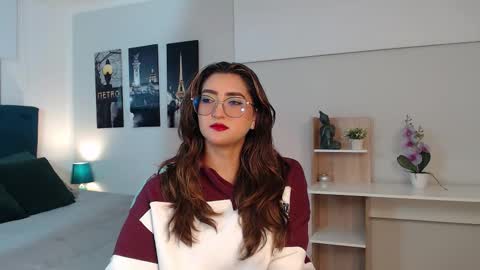 Snapshot of venus_steffen chatting on 09/16/25, 12:28 Mia online show from 09/16/25, 12:28