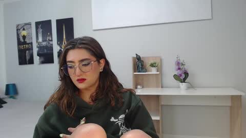 Snapshot of venus_steffen chatting on 09/19/25, 12:28 Mia online show from 09/19/25, 12:28