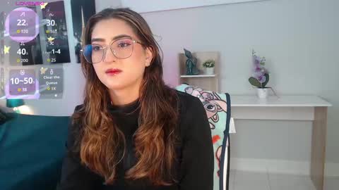 Snapshot of venus_steffen chatting on 09/23/25, 12:30 Mia online show from 09/23/25, 12:30